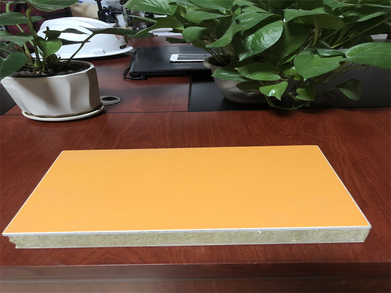 �۱���ϩ��ǽ����װ��һ���